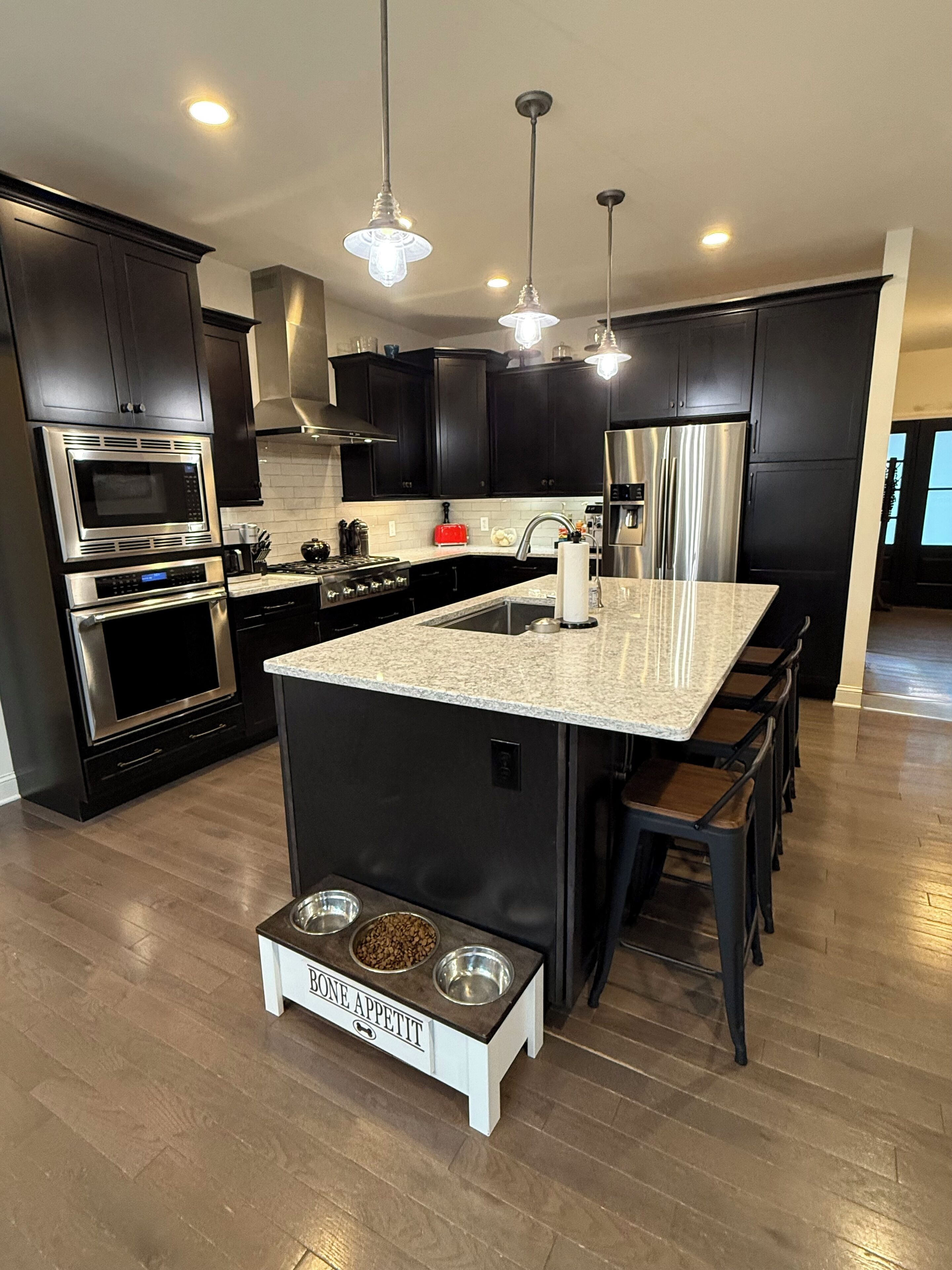 Microondas, horno, parrilla de estufa y lavavajillas 