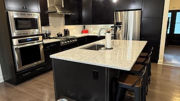 Microonde, forno, piano cottura, lavastoviglie