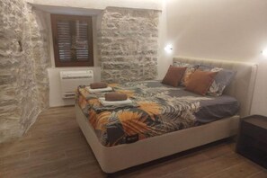 1 bedroom, WiFi, bed sheets