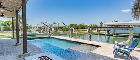 House, Multiple Beds (Family Beach House) | Pool