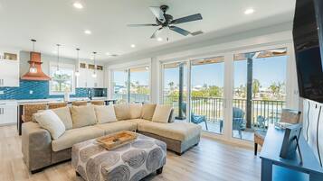 House, Multiple Beds (Family Beach House) | Living area