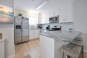 Réfrigérateur, micro-ondes, four, lave-vaisselle