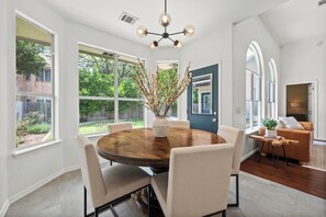 Dining - The Lake Pointe Retreat! (Austin)