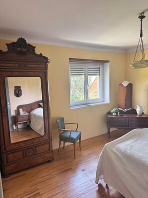 2 bedrooms, bed sheets