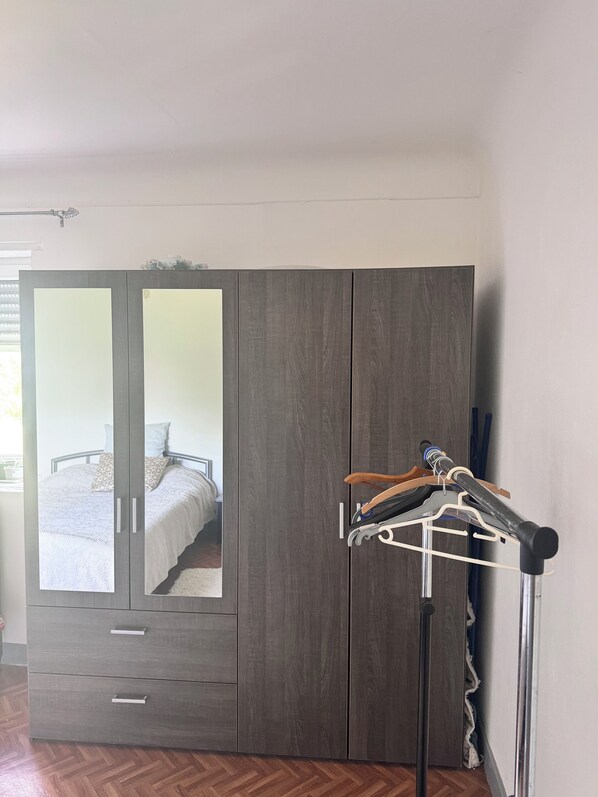2 bedrooms, bed sheets