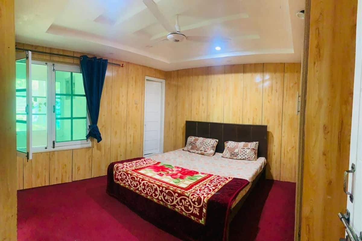 Deluxe Double Room, Mountain View | Soundproofing, iron/ironing board, free WiFi