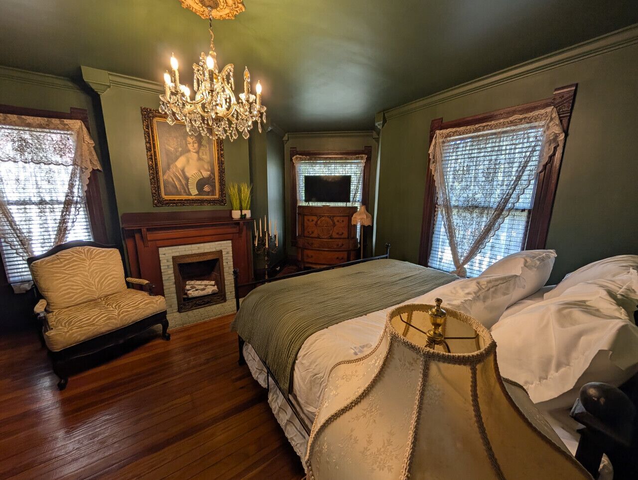 3 slaapkamers, een strijkplank/strijkijzer, gratis wifi, beddengoed