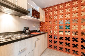 Fridge, microwave, dishwasher, cookware/dishes/utensils