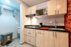 Fridge, microwave, dishwasher, cookware/dishes/utensils