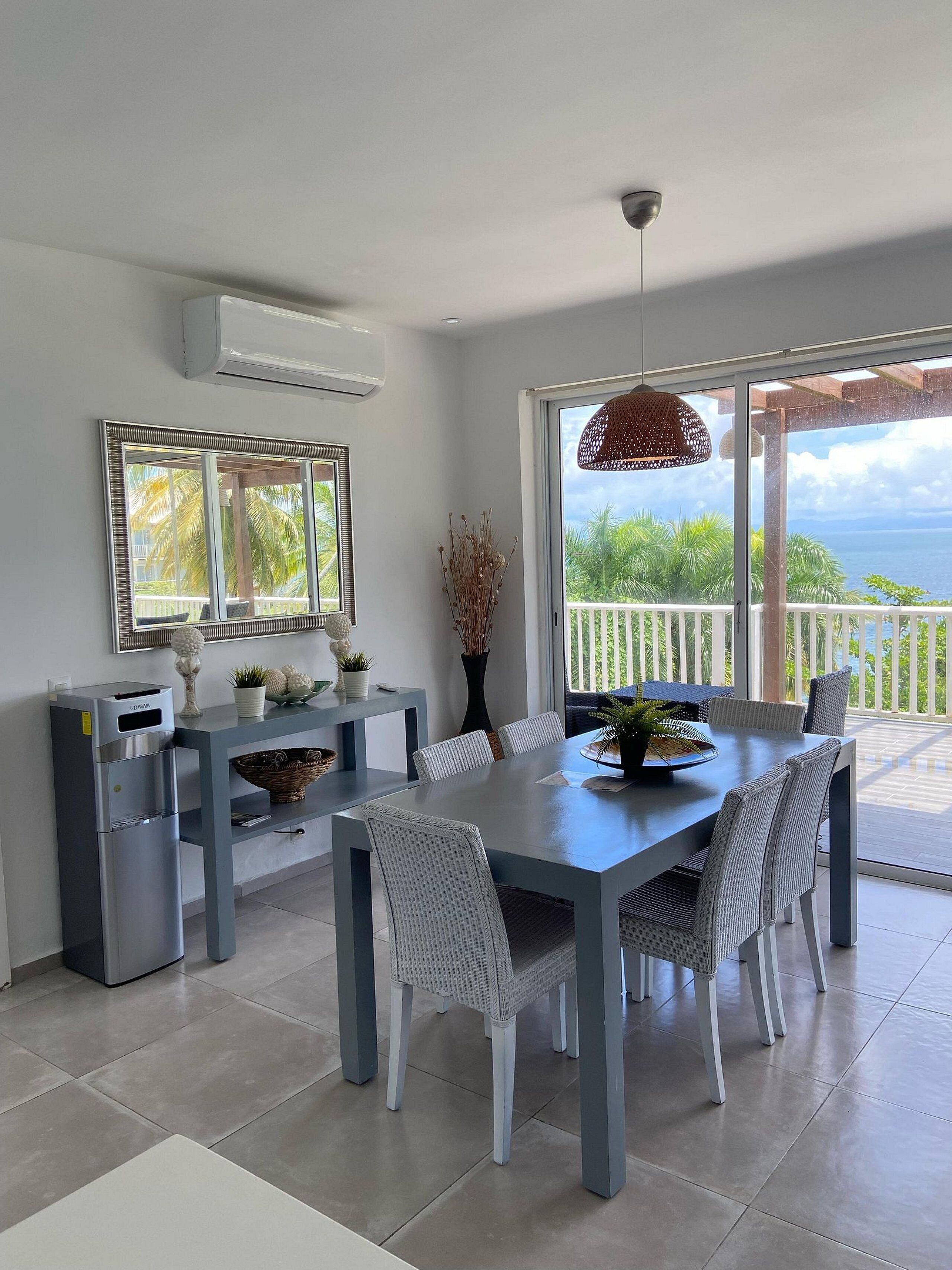 Apartment | Outdoor dining