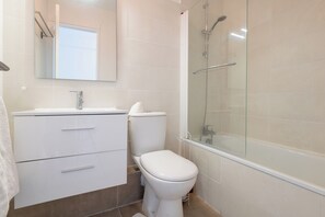 Shower - Hyères - Apartment T5 - Sea and salt water view - Refurbished (Hyères)