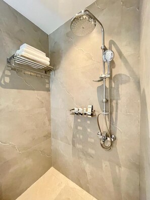 Towels, soap, shampoo, toilet paper - CADEE LIVING (Riyadh)