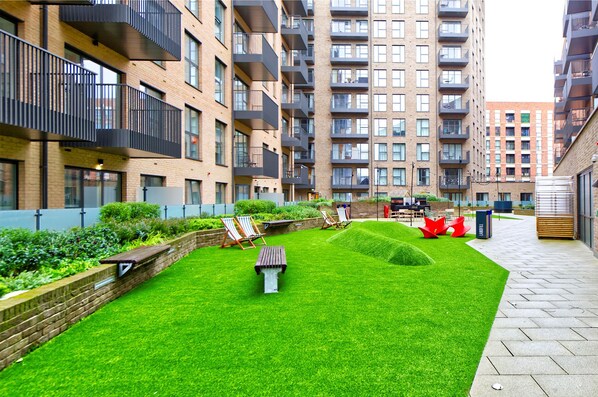 Apartment | 2 bedrooms, Internet - Stunning Two-bedroom Flat With Balcony (London)