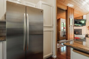 Interior - Townhouse Near Golf, Shuttle, Pool & Spa 628 (Mammoth Lakes)