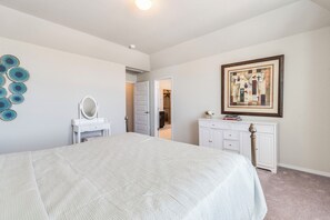 3 bedrooms, desk, iron/ironing board, free WiFi