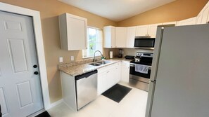 Dishwasher, coffee/tea maker, electric kettle, blender - BlockHaven near Legoland, Disney, Universal Studios, Busch Gardens & SeaWorld !! (Winter Haven)
