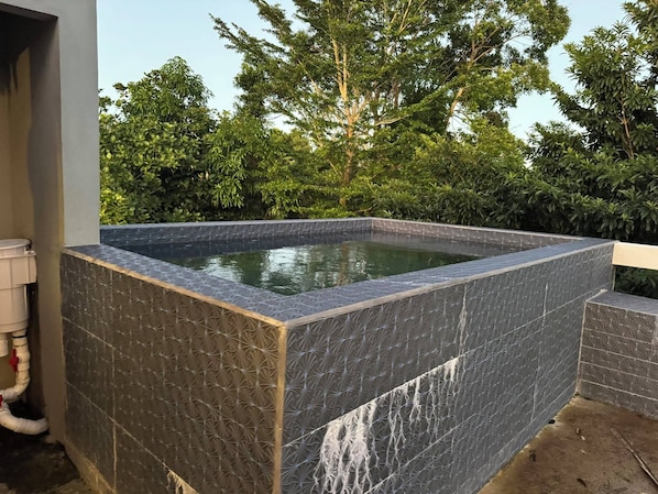 Bain à remous extérieur