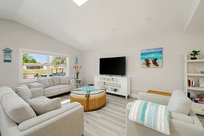 Smart TV - Dockside Dreams - Canal front Pool Retreat! (Palm Coast)