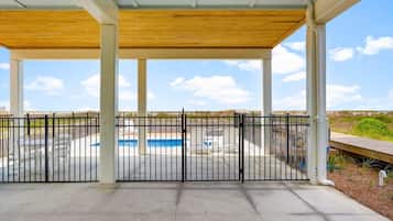 House, Ocean View | Terrace/patio