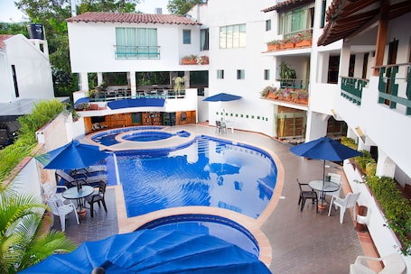 Fachada de la propiedad. HOTEL MONCHUELO SPA