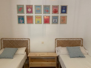 5 bedrooms, free WiFi, bed sheets, wheelchair access