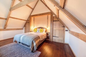 6 slaapkamers, een strijkplank/strijkijzer, wifi, beddengoed