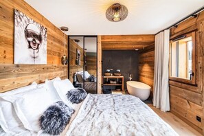 5 bedrooms, WiFi, bed sheets - Chalet, wifi, 50m from ski slopes, view ski slopes, sauna, terrace, balcony, parking, tv, ski locker (Les Gets)