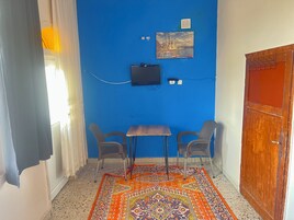 Free WiFi, bed sheets