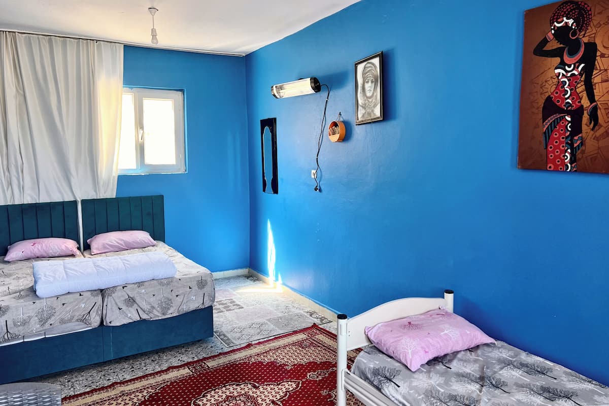 Basic Room (4 Bed) | Wifi gratis y ropa de cama