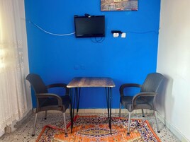 Free WiFi, bed sheets