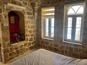 Economy Room, 1 Double Bed | Free WiFi, bed sheets - Rova House (Mardin)