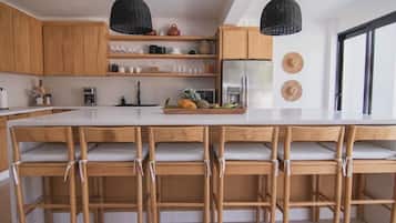 電子レンジ、コンロ、食器洗い機