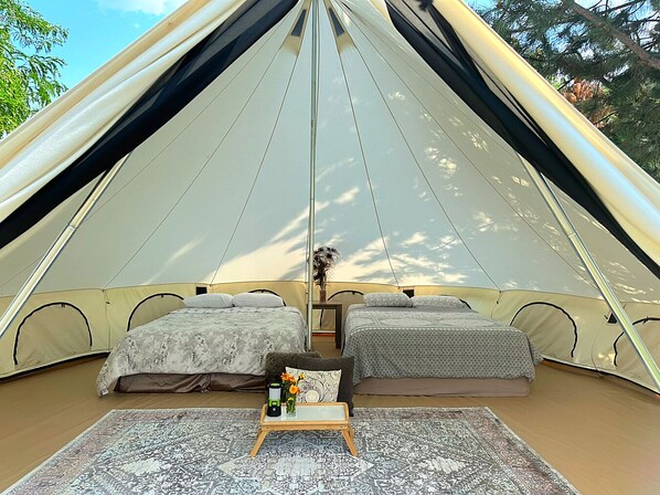 1 bedroom, bed sheets