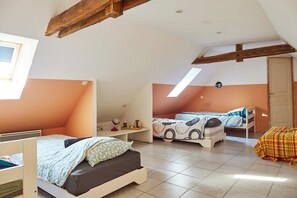 4 quartos, ferros/tábuas de passar roupa, berço de viagem, Wi-Fi