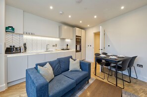 Apartment | 2 bedrooms, Internet - Stunning Two-bedroom Flat With Terrace (London)