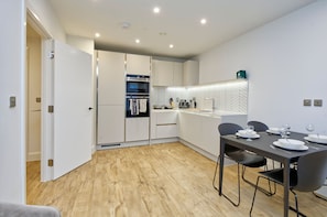 Apartment - Brand-new Two-bedroom Flat in Colindale (London)
