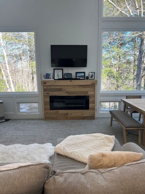 Living area - Moose Pond/Pleasant Mountain (Bridgton)