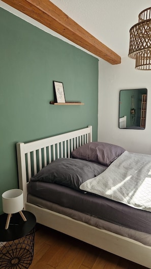 1 slaapkamer, een bureau, reisbedje, gratis wifi