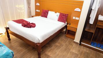 Standard Double Room | Desk, laptop workspace, free WiFi