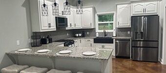 Dogwood Cottage Lake Jordan dock/RV parking/Hot tub Jan 2026 Discounts!!