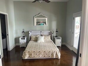 2 habitaciones, tabla de planchar con plancha y cuna de viaje 