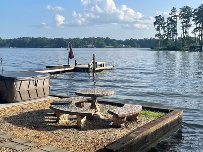 Dogwood Cottage Lake Jordan dock/RV parking/Hot tub. Fall savings Oct 31-Nov 23