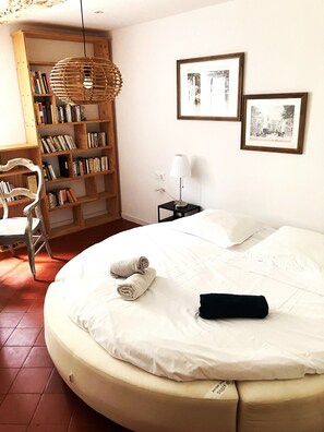 3 habitaciones, tabla de planchar con plancha, wifi y ropa de cama 