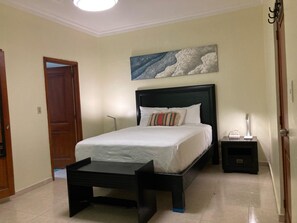 1 chambre, fer et planche à repasser, Wi-Fi gratuit, draps fournis