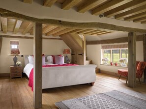 6 bedrooms, iron/ironing board, WiFi, bed sheets - Wilderness Reserve - Moat Cottage (Heveningham)