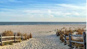 Beach nearby, sun loungers, beach towels