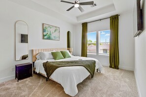 4 bedrooms, desk, iron/ironing board, free WiFi