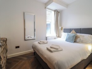 3 habitaciones, decoración personalizada y muebles diferentes 