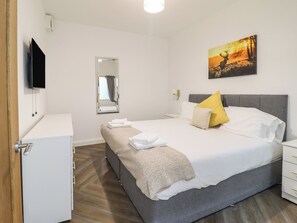 3 bedrooms, individually decorated, individually furnished, free WiFi - Gwydyr Bach 1 (Llanrwst)