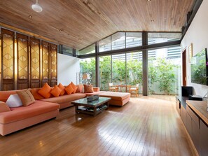 Smart TV, books - Luxury Sava Villa 5 Villa Malee Sai lth16 (Takua Thung)